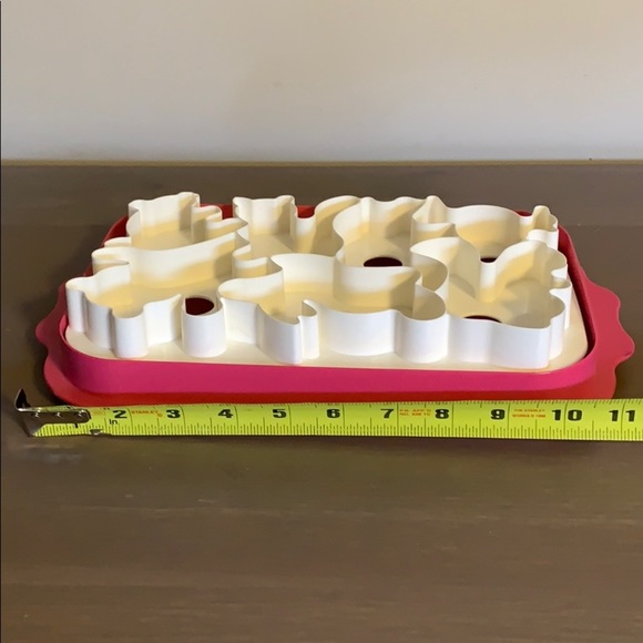 Tupperware Vintage Pink and White Jello Mold (Animal Shapes) - Picture 7 of 7